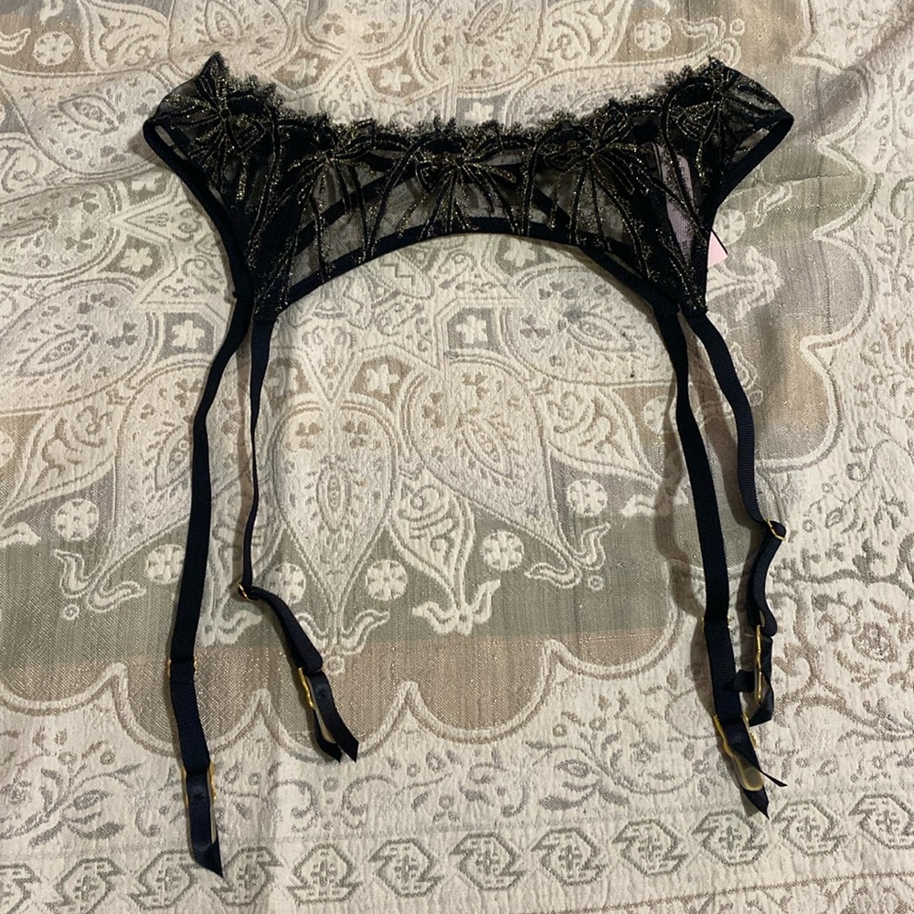 VS Garter